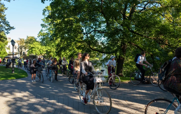 Riga Tweed Ride: Элегантный велопробег в стиле твид в Риге