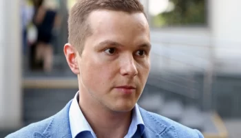 Судья не отпустил бывшего адвоката Навального Алексея Липцера на похороны матери, заявив, что он еще
