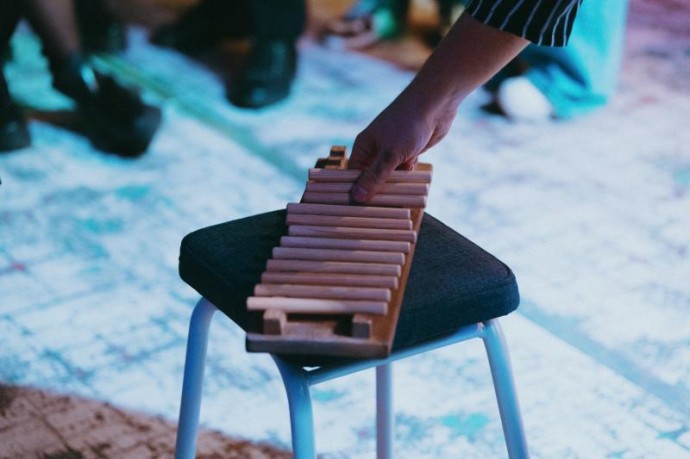 Атмосфера "Людей в синем" сочетает современный подход к миксологии и народные мотивы 0 Атмосфера "Людей в синем" сочетает современный подход к миксологии и народные мотивы 0