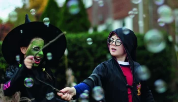 Хэллоуин: от поминовения ушедших к безумной вечеринке Хэллоуин: от поминовения ушедших к безумной вечеринке