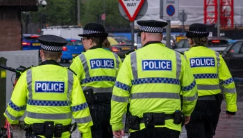 Нападение на поезд в Великобритании: девять раненых, двое задержаны Нападение на поезд в Великобритании: девять раненых, двое задержаны