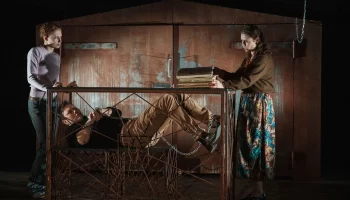 Izrāde "Ko var cilvēks" Nacionālajā teātrī: noziegums, mīlestība un jautājumi par cilvēka dabu Izrāde "Ko var cilvēks" Nacionālajā teātrī: noziegums, mīlestība un jautājumi par cilvēka dabu